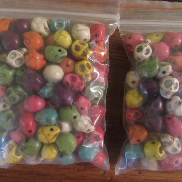 Lot 200+multi Color Colorful 8x10mm Carved Stone Skull Beads Howlite Jewelry - Picture 6 of 9